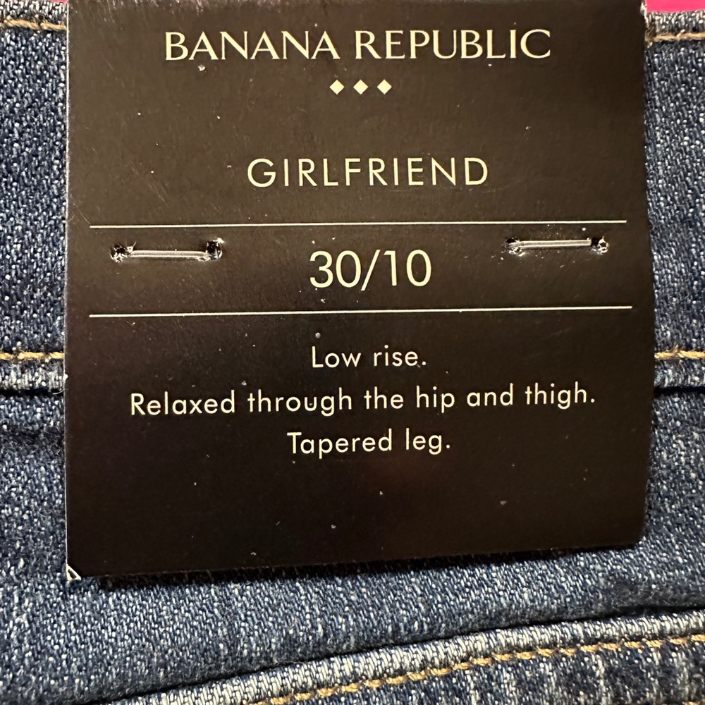 NWT BANANA REPUBLIC Girlfriend Jeans Dark Wash Blue Size 30/10 Cuffed Hems - Picture 2 of 10